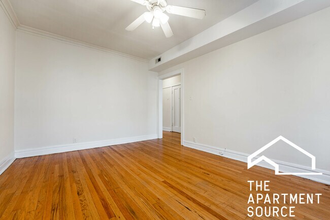 Building Photo - 1947 W Winnemac Ave