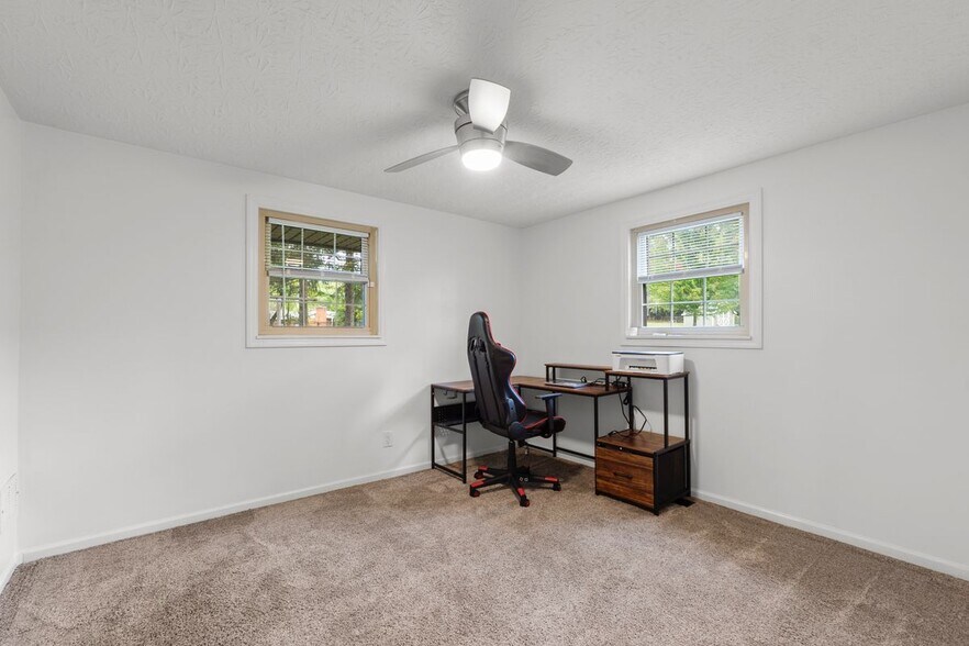 Building Photo - 3930 Beechwood Dr