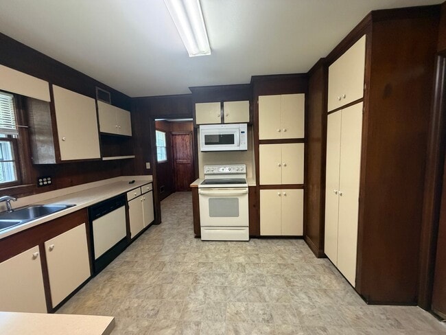 Building Photo - 215 Lesesne Dr