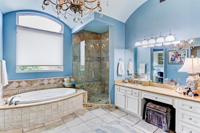 Building Photo - 100 S Creekside Ct