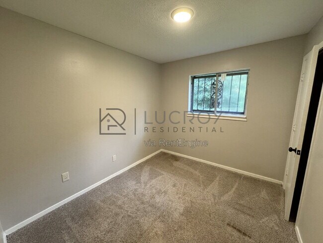 Building Photo - 327 Grover Cleveland Cir