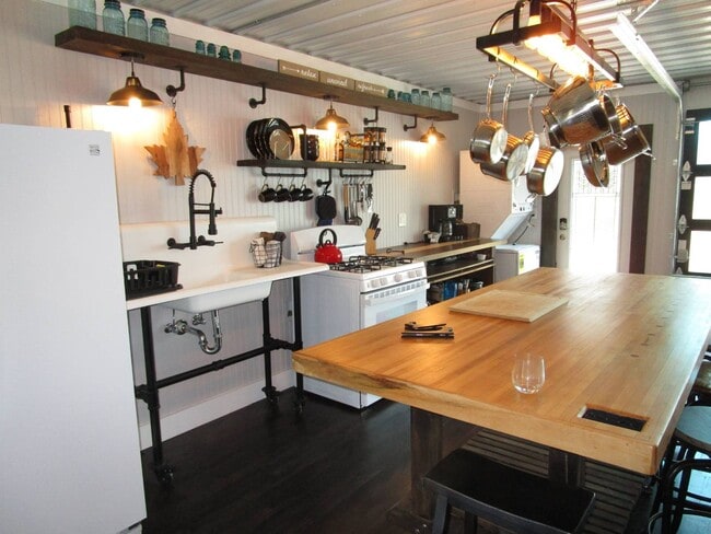 Building Photo - 362 Sunshine Ave