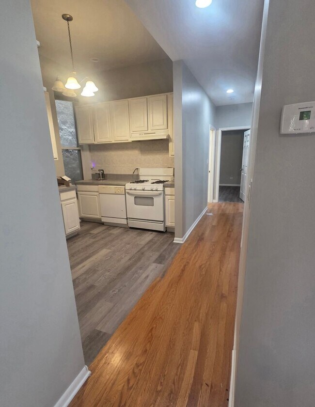 Building Photo - 1507 N Hudson Ave