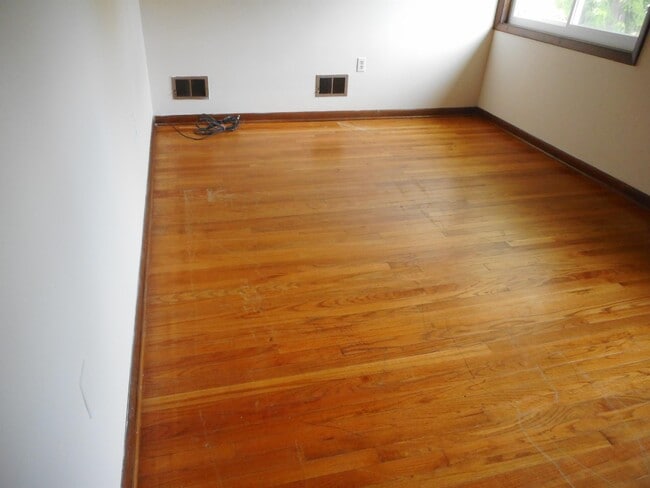 Building Photo - 716 Chesapeake Dr