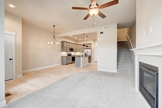 Building Photo - $2,350.00 - 2 Beds, 2.5 Baths, Townhouse i...