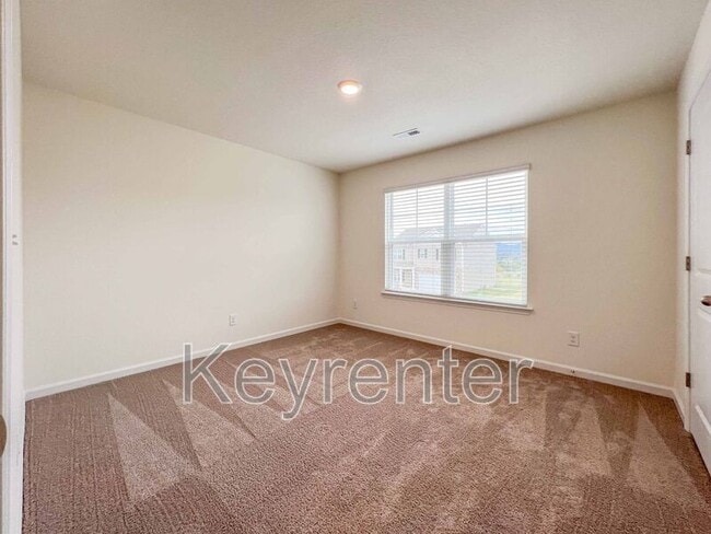 Building Photo - 125 Smt Rdg Ln