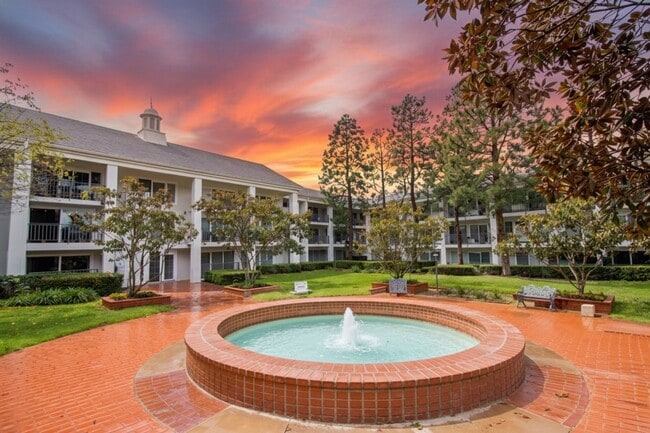 Building Photo - Newport Beach One Bedroom Beauty