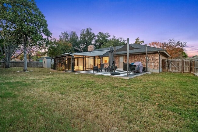 Building Photo - 2303 Inverrary Cir