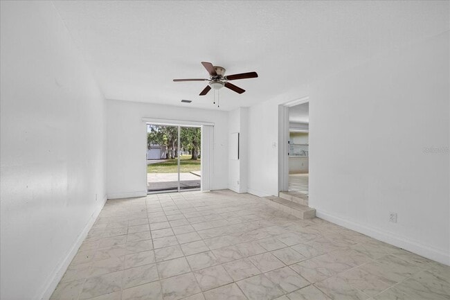 Building Photo - 215 Edgewater Dr