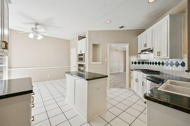 Building Photo - 1009 Spanish Oak Dr
