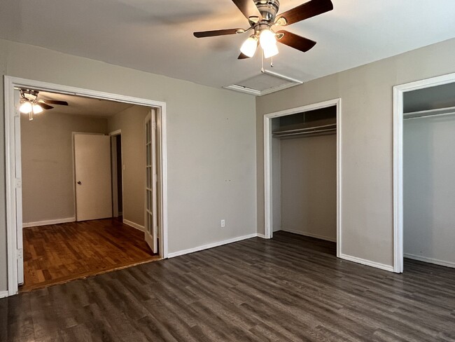 Building Photo - "Spacious 3-Bedroom Duplex with 2 Full Bat...