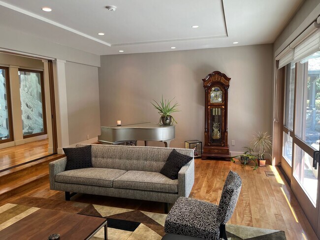 Building Photo - Luxury Furnished Monte Sereno Estate | Short-Term Executive Lease | Resort-Style Living