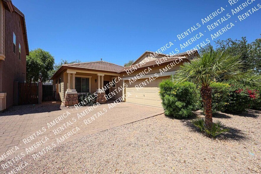 Building Photo - 2010 S Falcon Dr