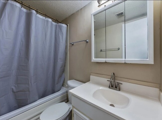 Building Photo - Modern 2BR Condo at Pembroke Gardens – Balcony, Pool Access & Utilities