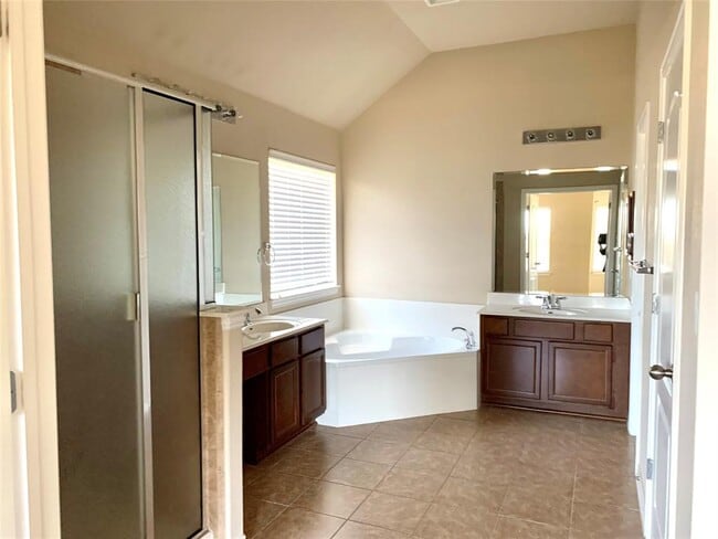 Building Photo - 1001 Emory Fields Cove