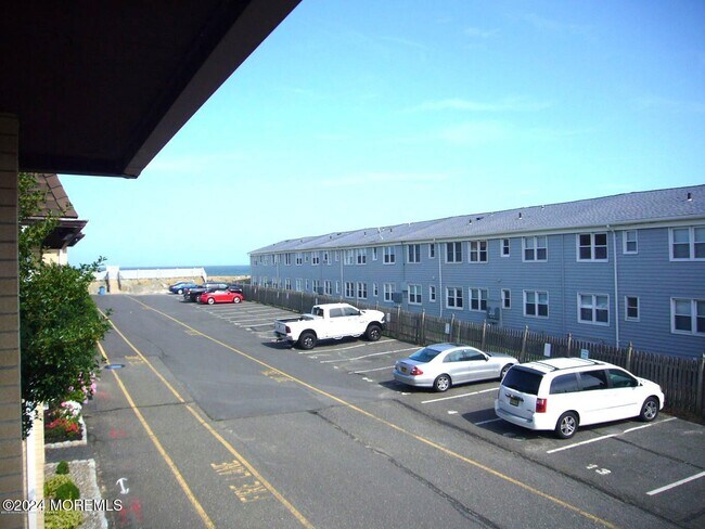 Building Photo - 1187 E Ocean Ave
