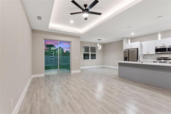 Building Photo - 330 Royal Palm Wy