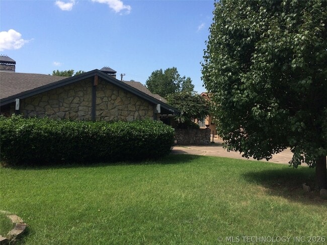 Building Photo - 4912 S Knoxville Pl
