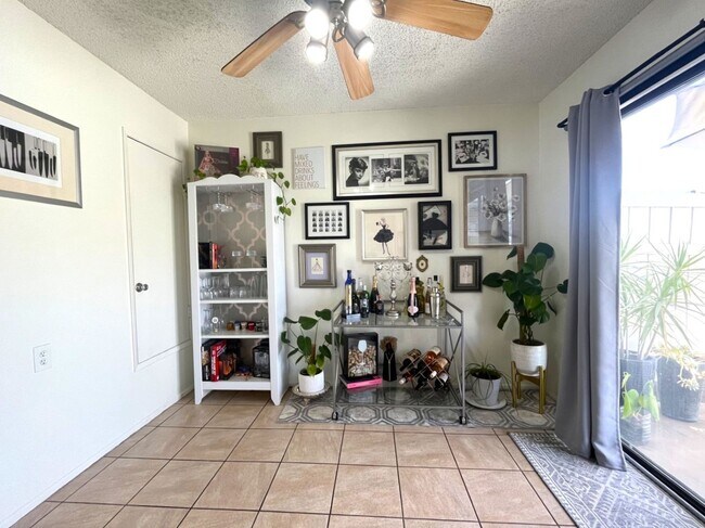 Building Photo - 2 bed, 1.5 bath in Riverside, CA!