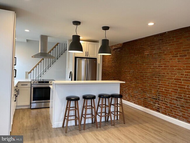 Building Photo - 900 N 29th St