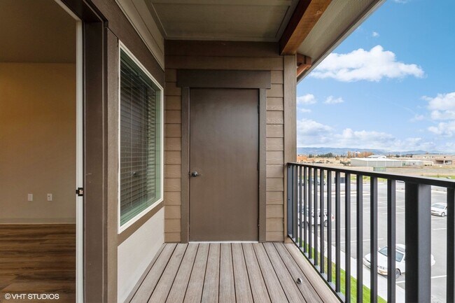 Building Photo - 3rd floor 2 bed, 1bath Apartment!