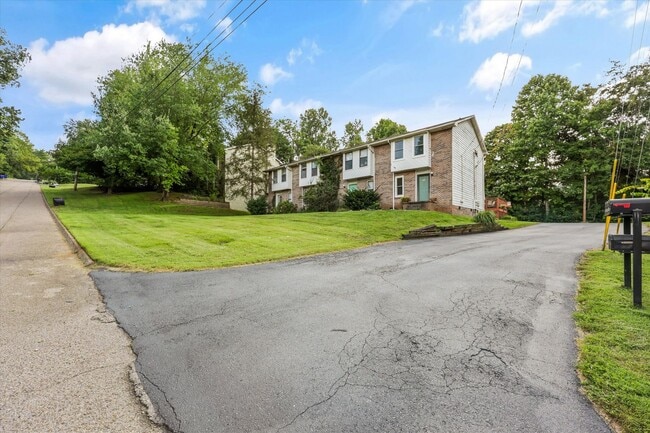 Building Photo - 621 Idlewood Ln