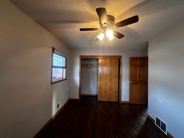 Building Photo - 4573 Main St NE