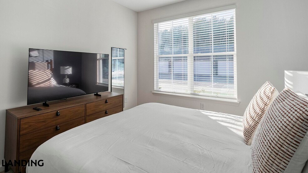 Building Photo - 2800 Milan Ct