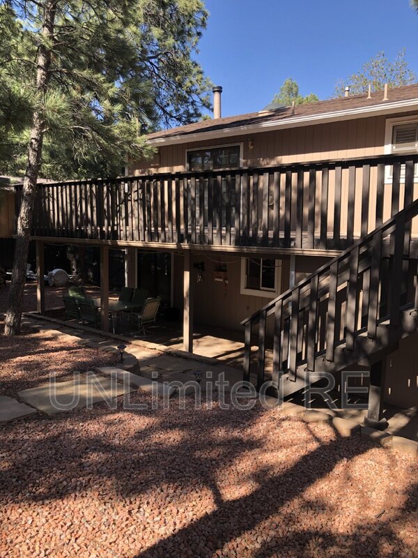 Building Photo - 2589 N Oakmont Dr