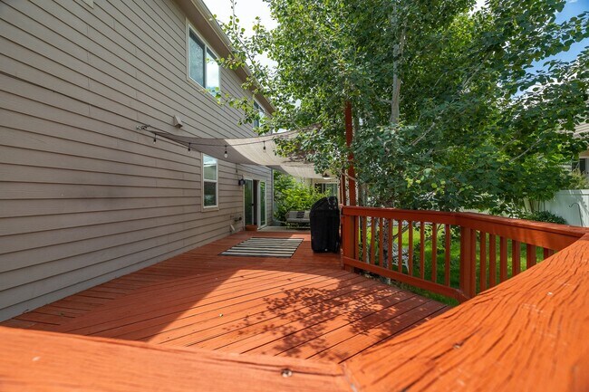 Building Photo - 4 Bed 3 Bath Located in Maple Hill Availab...