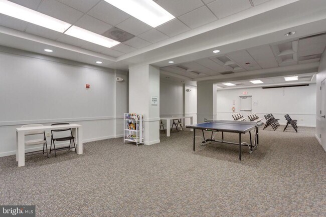 Building Photo - 1021 Arlington Blvd