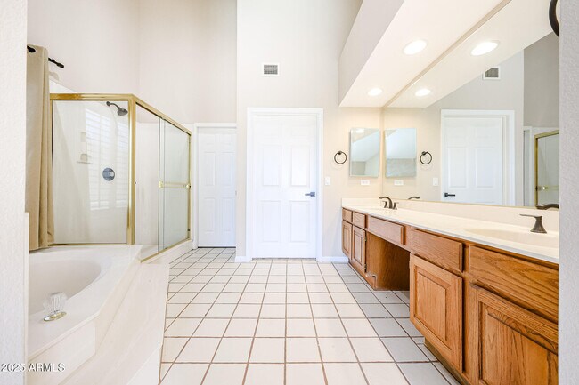 Building Photo - 15704 Cholla Dr