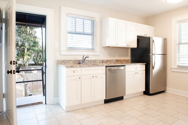 Building Photo - 118 W 36th St