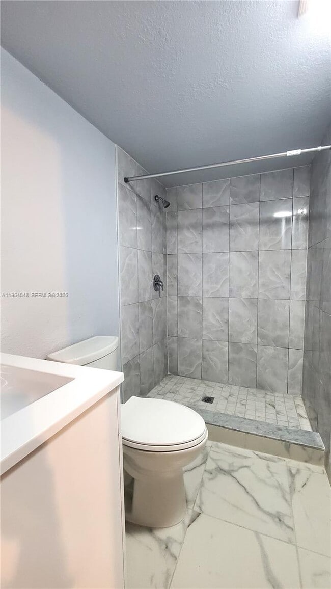 Building Photo - 8613 Beekman Dr