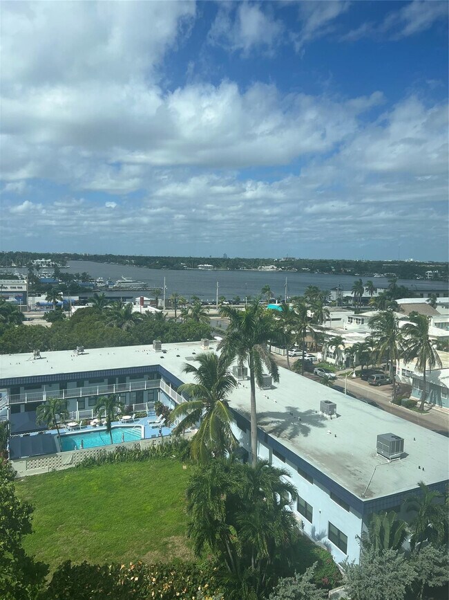 Building Photo - 400 N Surf Rd