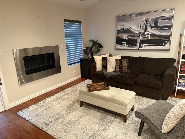 Building Photo - 4130 Porte de Palmas