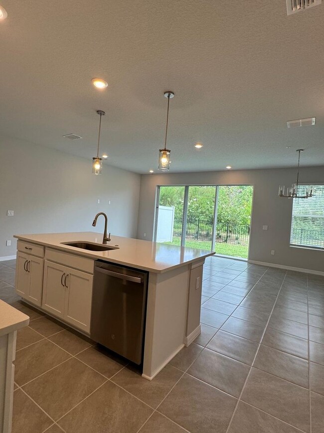 Building Photo - BRAND NEW TOWNHOUSE  3 BEDROOM 2.5 BATHROO...