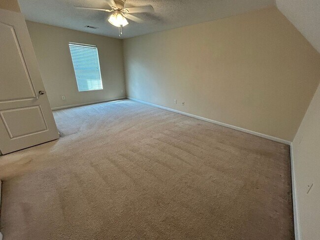 Building Photo - PRE-LEASING FOR AUGUST 2026!