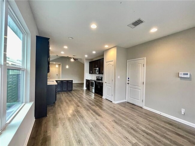 Building Photo - 710 Coconut Grove St