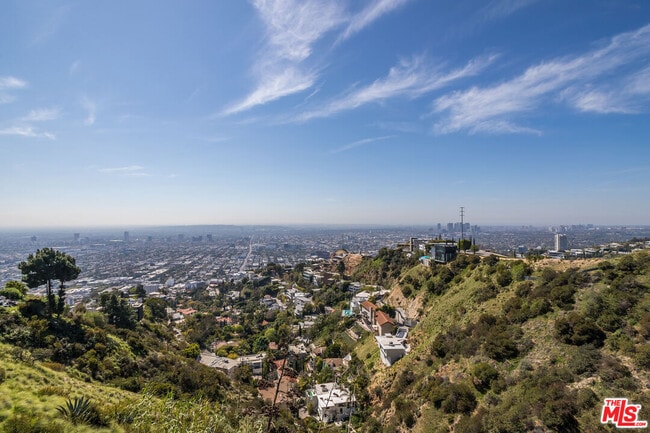 Building Photo - 8506 Magnolia Dr