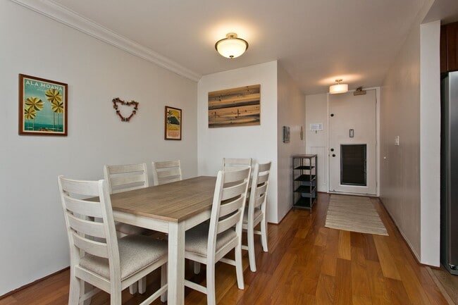 Building Photo - Fully furnished - Oceanview - Beautiful 2bedroom condo in Waikiki