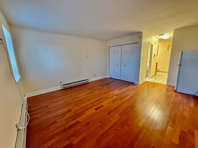 Building Photo - 2528 Christian St