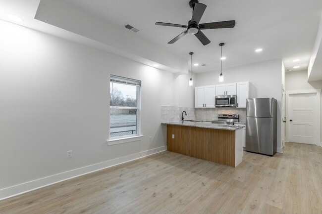 Building Photo - 1124 Garfield St