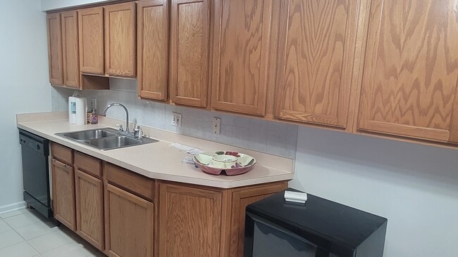 Building Photo - 1603 N Windsor Dr