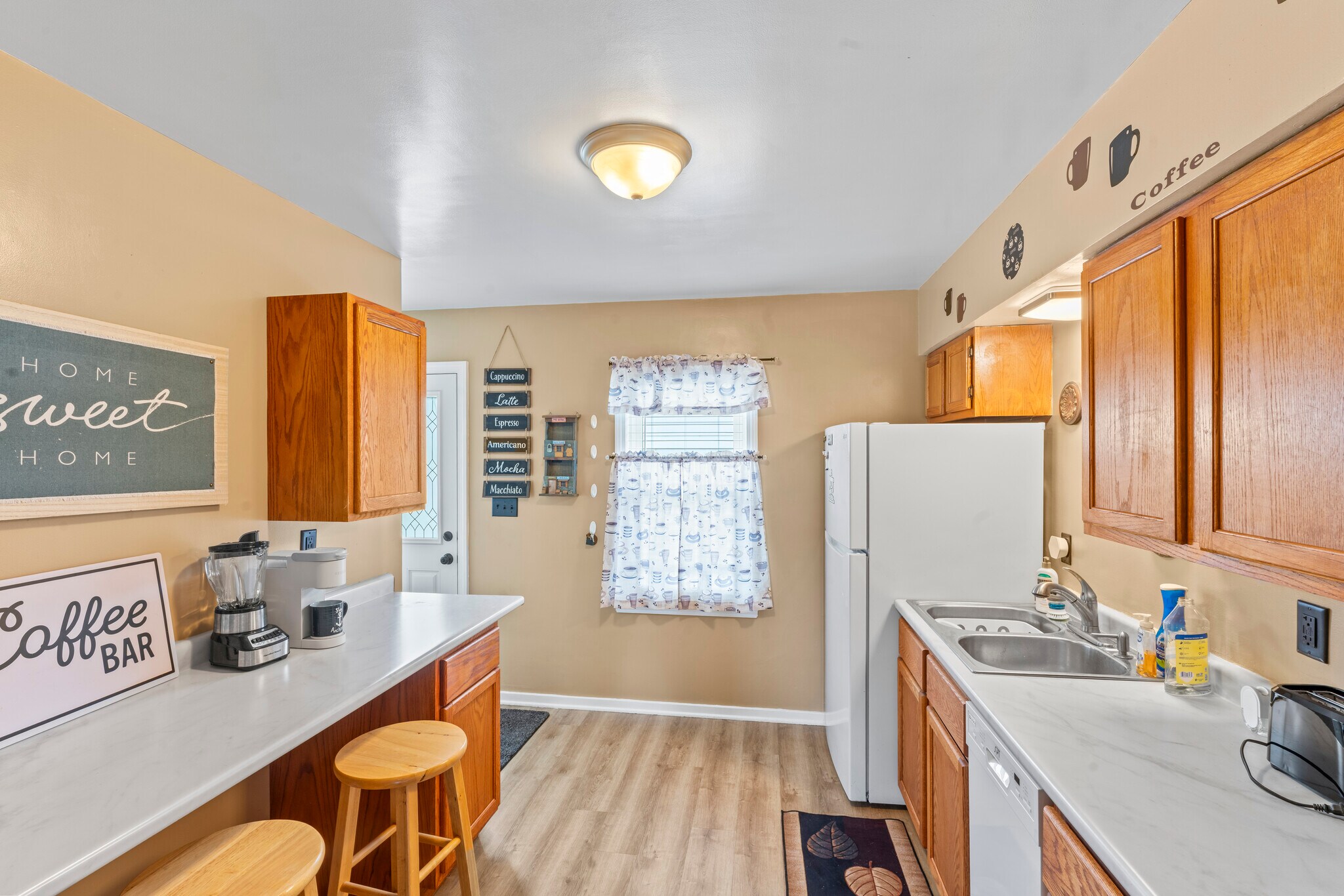 Kitchen - 2515 E Crescent St