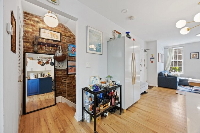 Building Photo - 316.5 6th St