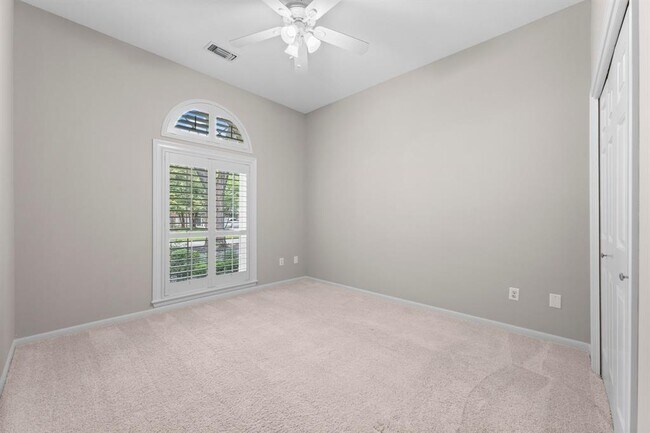 Building Photo - 165 W Shadowpoint Cir