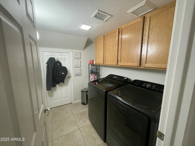 Building Photo - 4639 E Annette Dr