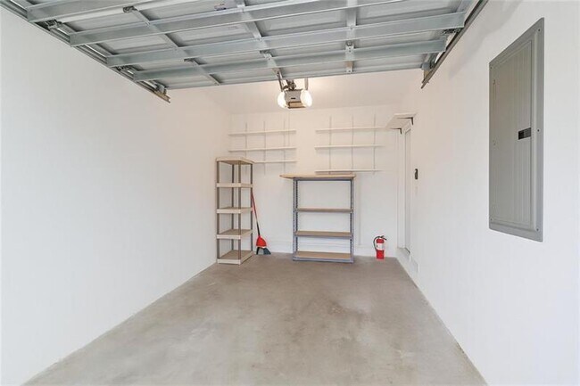 Building Photo - 6373 Landings Way