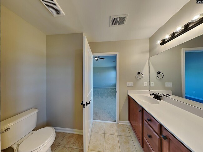 Building Photo - 651 Braekel Way